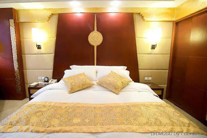 Minshan Lhasa Grand Hotel Chengdu Room photo
